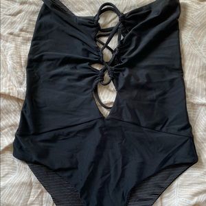 Acacia Bronx in jet small, used once (not in water)